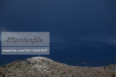 Gewitterwolken und Gipfel-Kreuz, Pioche, Nevada, USA