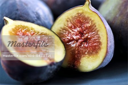 Closeup view of figs sliced in half on a blue plate