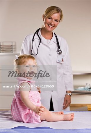 Doctor and baby girl in doctorÕs office