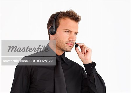 Customer service représentatif homme avec un casque sur