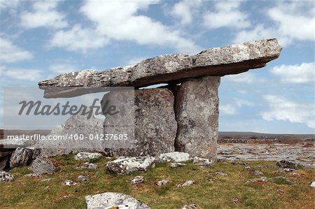 poulnabrone dolmen historic portal tomb in the burren in county clare, ireland