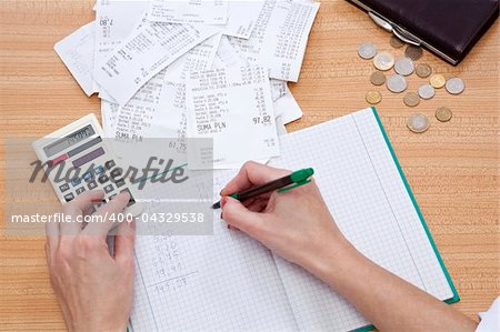 purse with money and shopping receipt on table