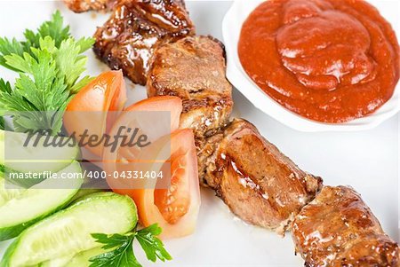 Fried kebab meat with vegetables and sauce