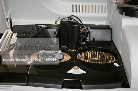 Laboratory centrifugal machine with two golden station