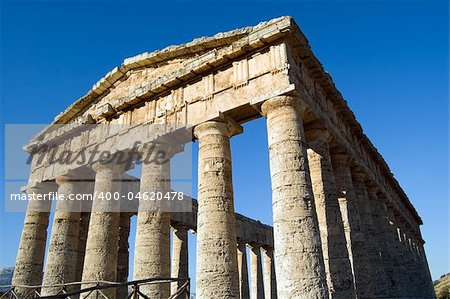 The Doric temple of Segesta (5th century BC, 6×14 columns); Sicily, Italy