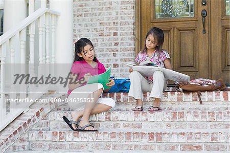 Filles à faire leurs devoirs sur mesures