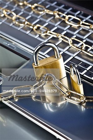 Padlock and notebook computer