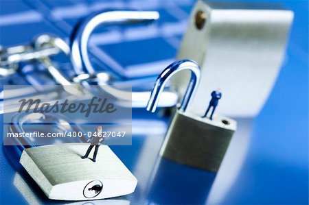 Padlock and notebook computer