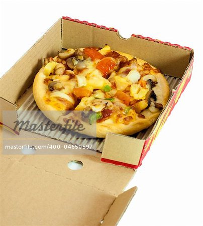 Fresh vegetarian pizza delivery in box.