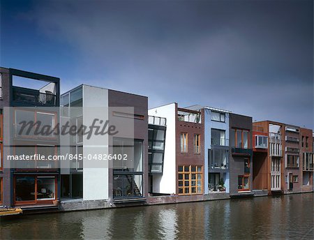 Logement sur l'île de Bornéo, Bornéo-Sporenburg, Amsterdam 2002. Architectes : West 8, MVRDV Logement sur l'île de Bornéo, Bornéo-Sporenburg, Amsterdam 2002. Architectes : West 8, MVRDV