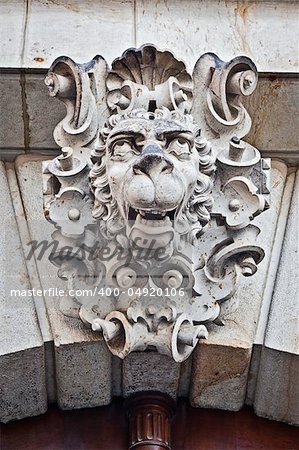 An image of a face sculpture in Dresden Germany