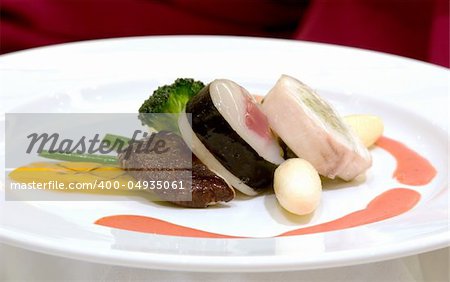 Steamed scallops with tuna, lemon sole pampiette. Served with vegetables and lobster bisque.