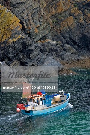 cadgwith harbour and bay fishing village and port cornwall england uk