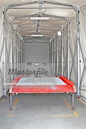 Cargo entrance with flexible tunnel and ramp