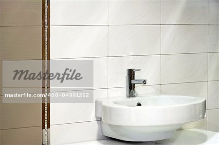 Water faucet in silver and white basin