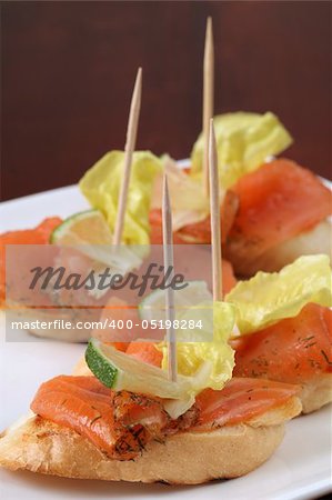 Appetizers with smoked salmon, lettuce and lime