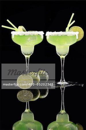 Mexican Margarita Cocktail and sliced lime