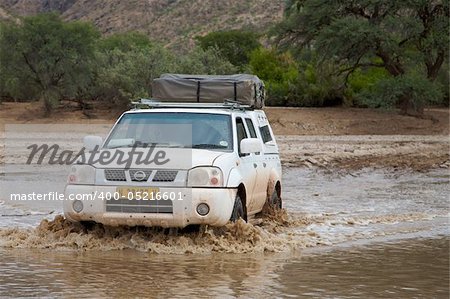 Crossing of a river by 4x4