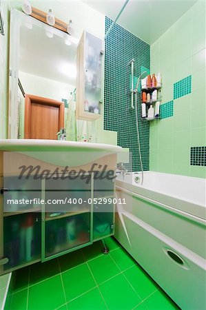 Fashionable green bathroom in a modern apartment