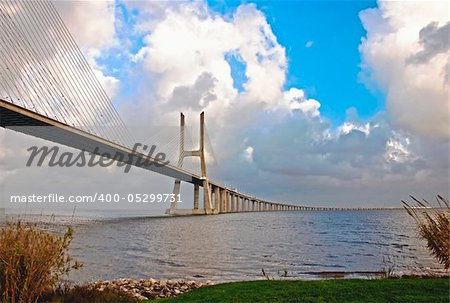 The new highway over the river Tagus in Lisbon, was commissioned in  April 1, 1998 g - to 500-th anniversary of explorer Vasco da Gama  sea route from Europe to India. Bridge - one of several large-scale  construction projects on the Iberian peninsula, made in  commemorate the 500 th anniversary of the discovery of America. The total length of the bridge Vasco da Gama, 17 km