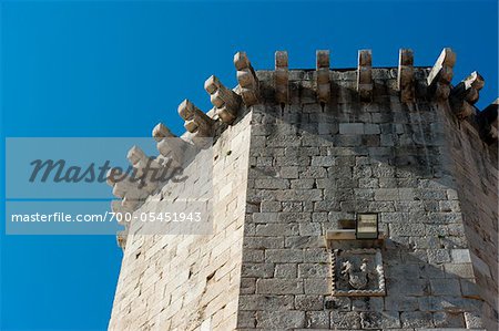 Gros plan de la tour en Vocni Trg, Split, comitat de Split-Dalmatie, Croatie
