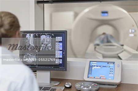 Operative CT-Scanner im Krankenhaus Arzt