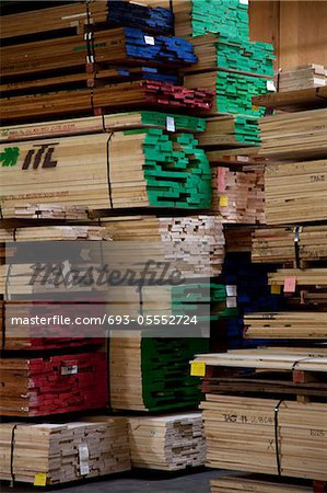 Große Menge von Holz Sperrholz im Warehouse gespeichert