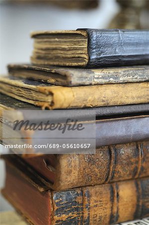 La pile de vieux livres