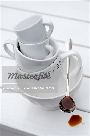 Stapel von Kaffeetassen