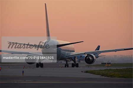 Avion sur le Tarmac, Toronto, Ontario, Canada