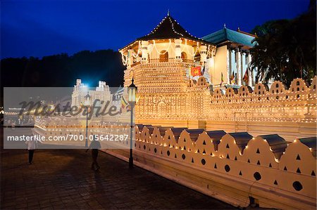 Tempel des Zahnes dekoriert für Kandy Perehera Festival, Kandy, Sri Lanka