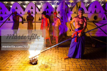 Porte-flambeaux Esala Perehera Festival, Kandy, Sri Lanka