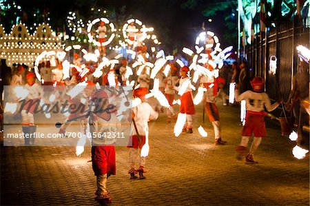 Fire Ball danseurs, Esala Perahera Festival, Kandy, Sri Lanka