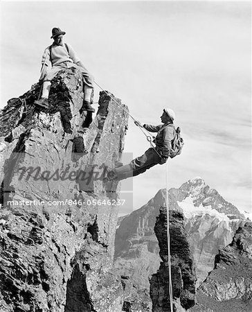 DES ANNÉES 1950 - ANNÉES 1960 GRIMPEURS MISE À L'ÉCHELLE DE MONTAGNE SUISSE