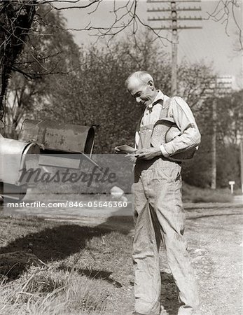 1930s ELDERLY FARMER CHECKING MAIL MAILBOX