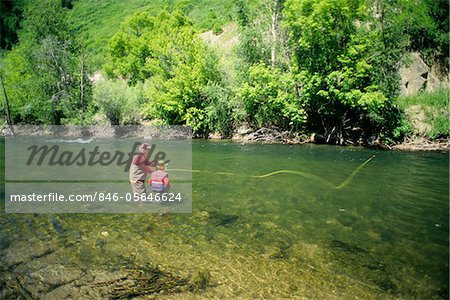 ANNÉES 1990 HOMME ET ENFANT PÊCHE À LA MOUCHE PROVO RIVER UTAH USA