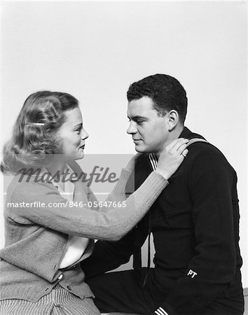 1940s COUPLE WOMAN MAN SAILOR EMBRACING