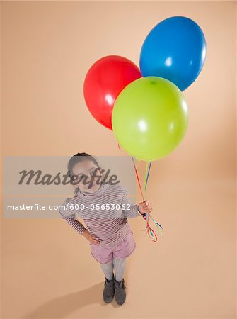 Portrait de jeune fille avec des ballons