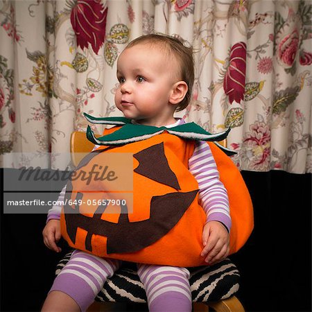 Enfant déguisé de citrouille pour l'Halloween