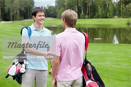 Men shake hands on the golf course