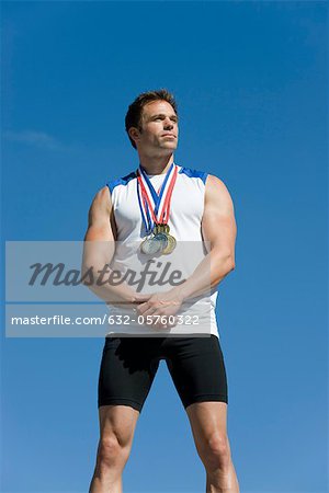 Athlète masculin sur le podium du gagnant