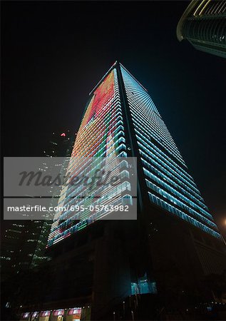 Gratte-ciel de nuit, Shanghai, Chine