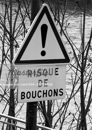 Traffic jams warning sign in French