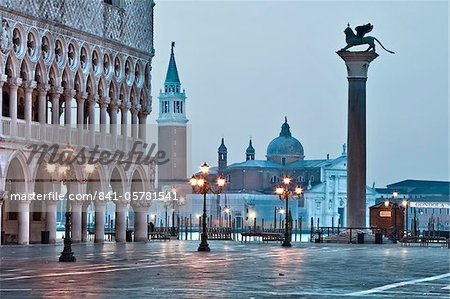 Tôt le matin à St. Marks Square, Venise, UNESCO World Heritage Site, Veneto, Italie, Europe