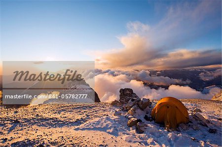 Sonnenuntergang am weißen Felsen (Piedras Blancas) Campingplatz am 6200m, Aconcagua 6962m, der höchste Berg in Südamerika, Aconcagua Provincial Park, Anden Berge, Argentinien, Südamerika