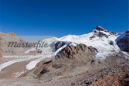 Gletscher in der Nähe von Plaza de Mulas Basecamp, Aconcagua Provincial Park, Anden Berge, Argentinien, Südamerika