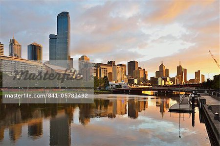 Sunrise, Melbourne Central Business District (CBD) und Yarra River, Melbourne, Victoria, Australien, Pazifik