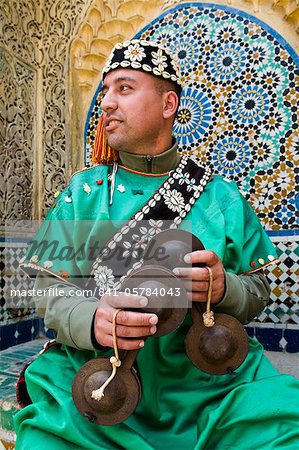 Carcaba player (castagnettes de fer), Kasbah, Tanger, Maroc, l'Afrique du Nord, Afrique