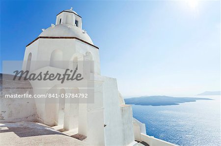 Église orthodoxe grecque à Fira, Santorini (Thira), Iles des Cyclades, mer Égée, îles grecques, Grèce, Europe