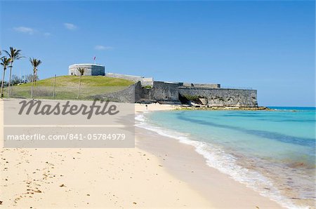 Gate's Bay (St. Catherine's Beach) with Fort St. Catherine in background, UNESCO World Heritage Site, Bermuda, Central America